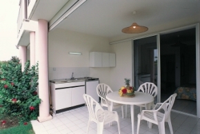 Residence Le Vallon/ Terrasse mit Küche